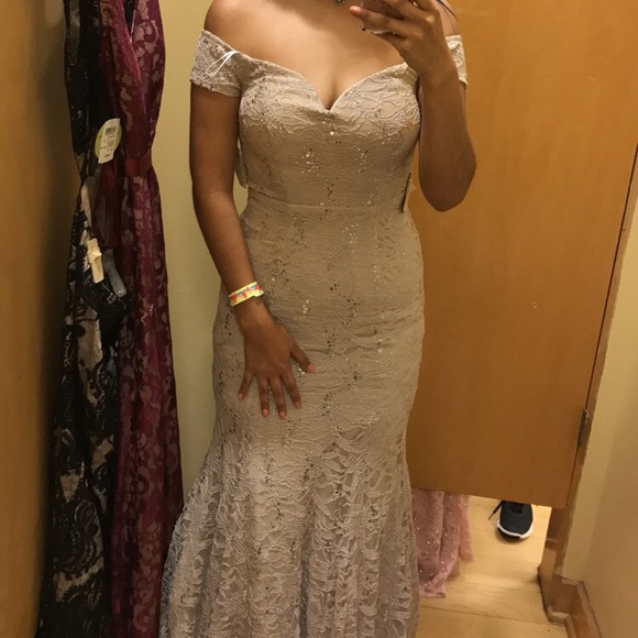 BEAUTIFUL PROM DRESS - Picture 6 of 8